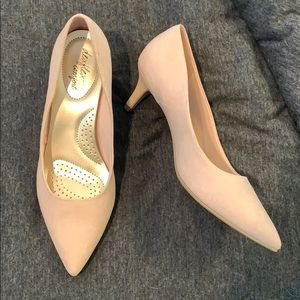 Brand new light pink short heel